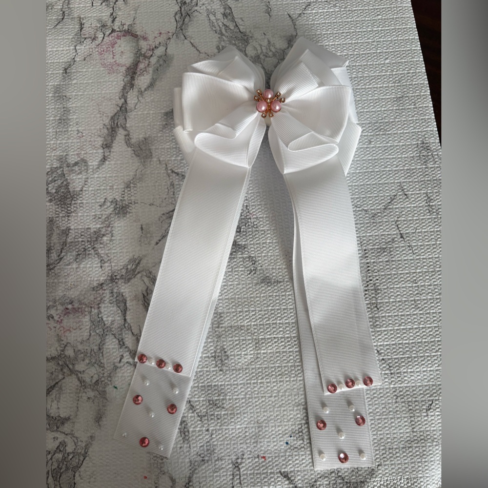 Elegant White Hair Bow with Pink Pearl Embellishments 👰‍♀️